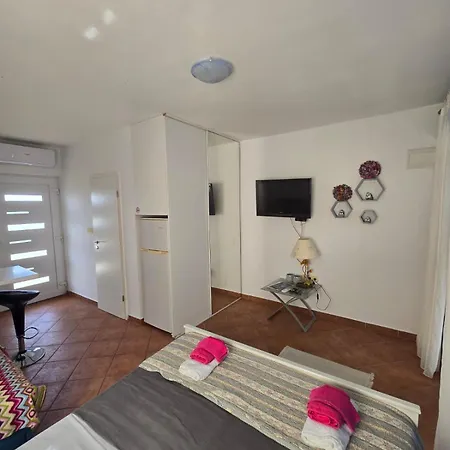 아파트 Sukosan Studio Apartmani